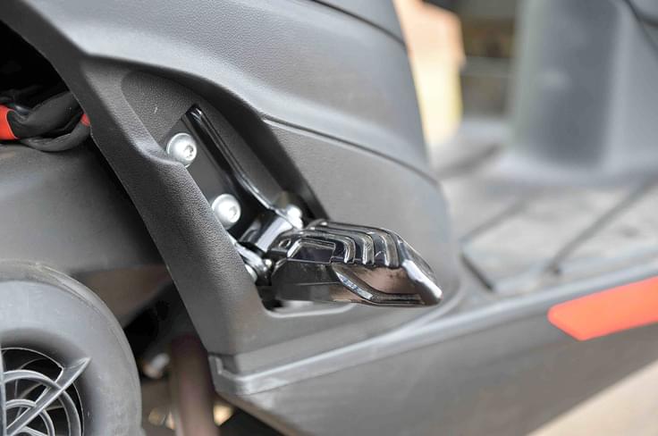 As it sits flush with the panels, need to pull out the footpeg by hand. The alloy unit feels solid. As it sits flush with the panels, need to pull out the footpeg by hand. The alloy unit feels solid.